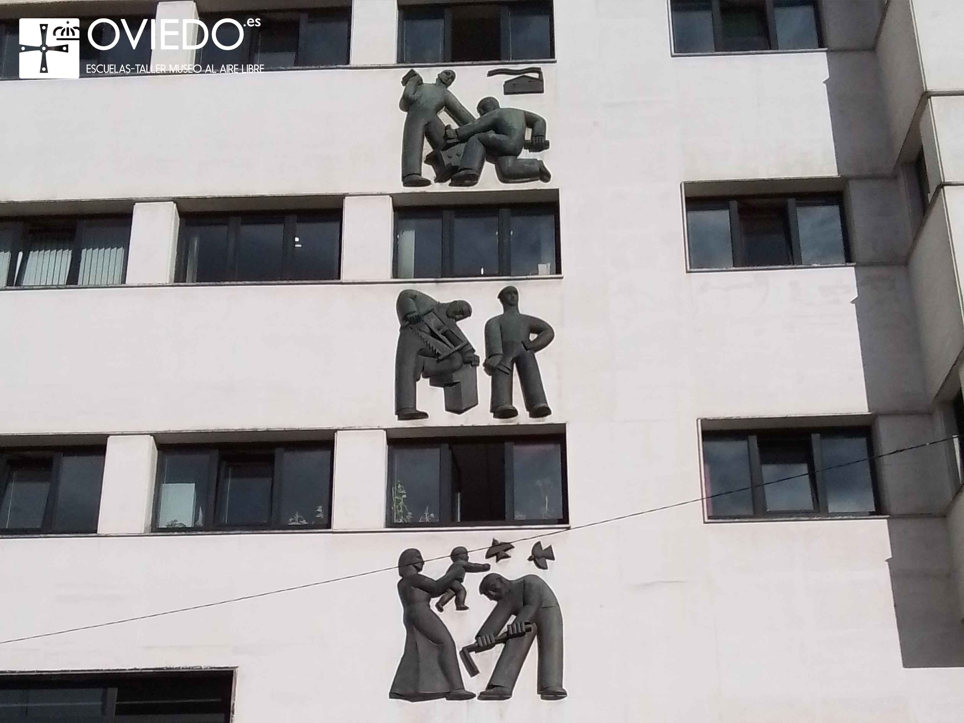 Escultura Relieves del Instituto Nacional de Previsión